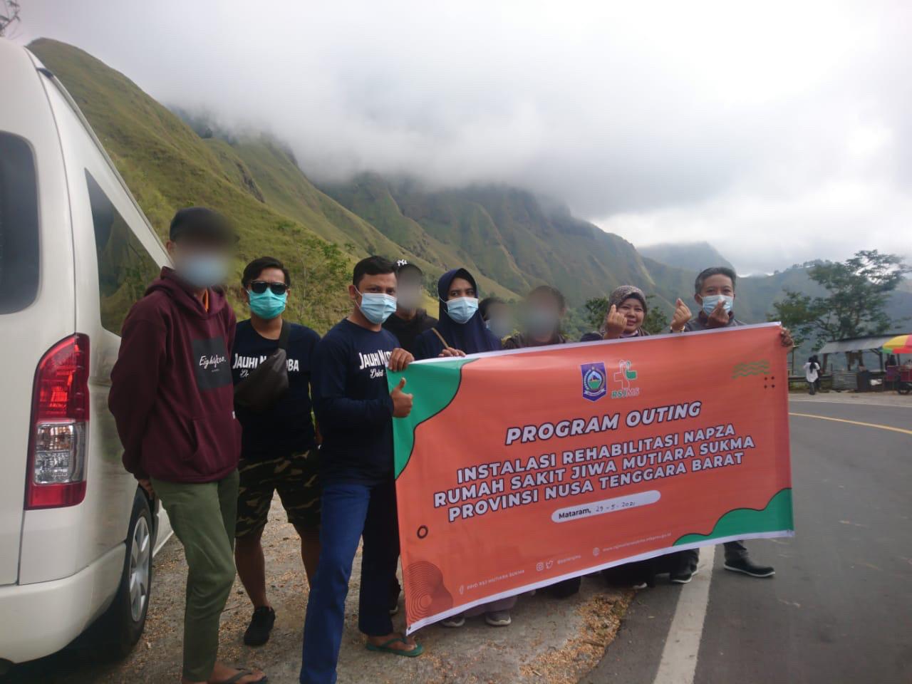 OUTING RESIDEN, TUMBUHKAN SEMANGAT KEBERSAMAAN DAN KEKELUARGAAN